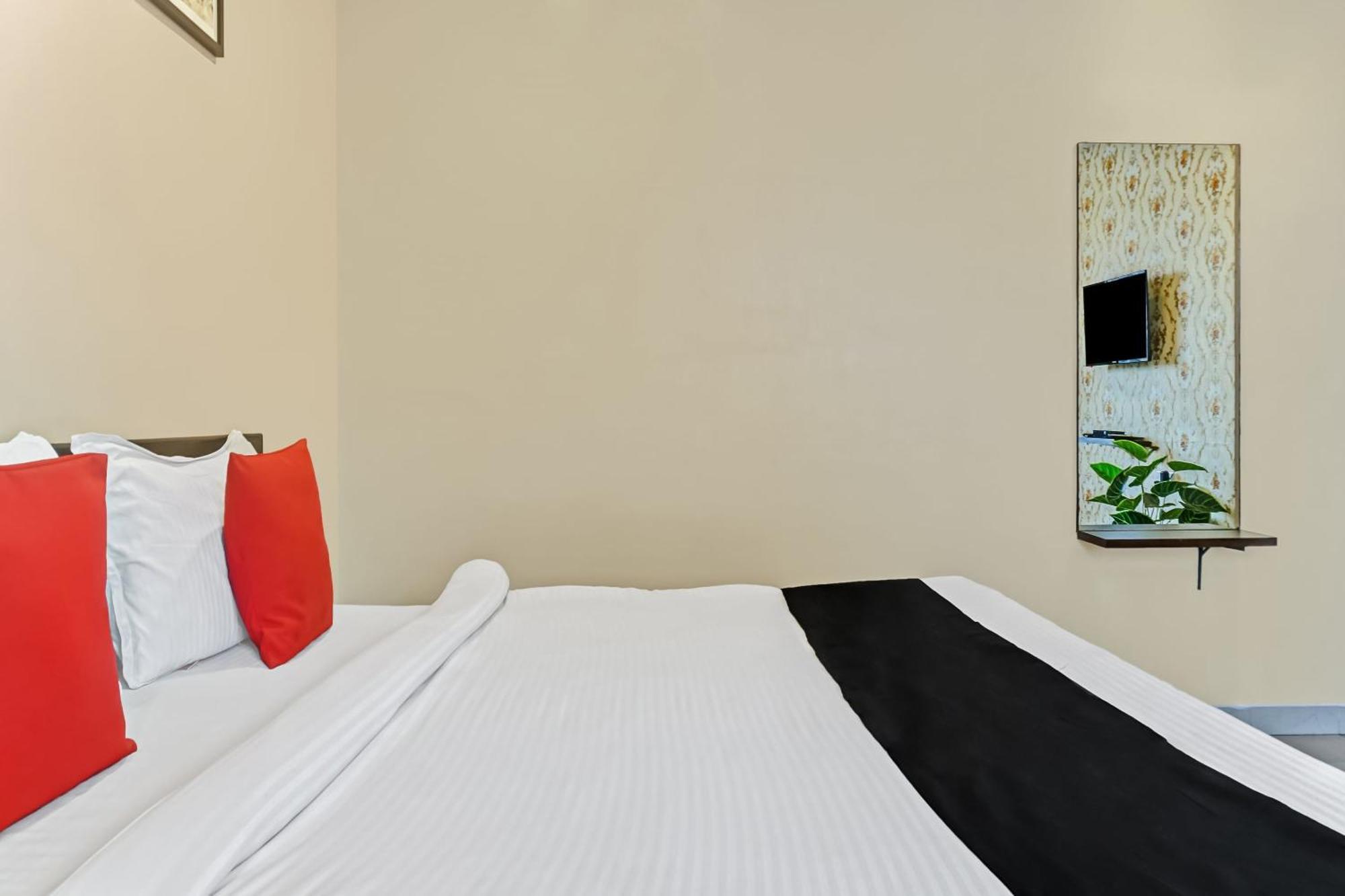 Hotel O Log Inn Plaza Near Eon It Park Púna Kültér fotó